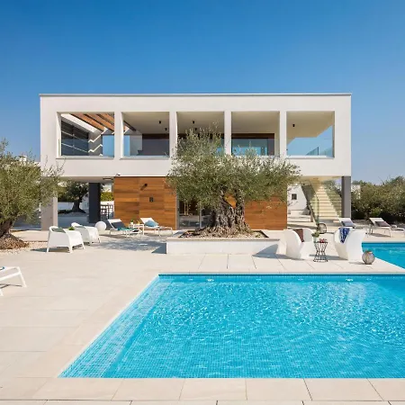 Old Olive Ii By Interhome