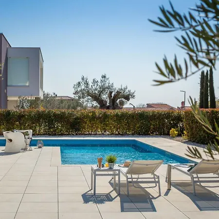 Old Olive Ii By Interhome